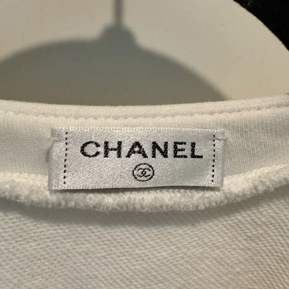 Chanel jacket henley, women's size M with defect - Picture 2 of 9